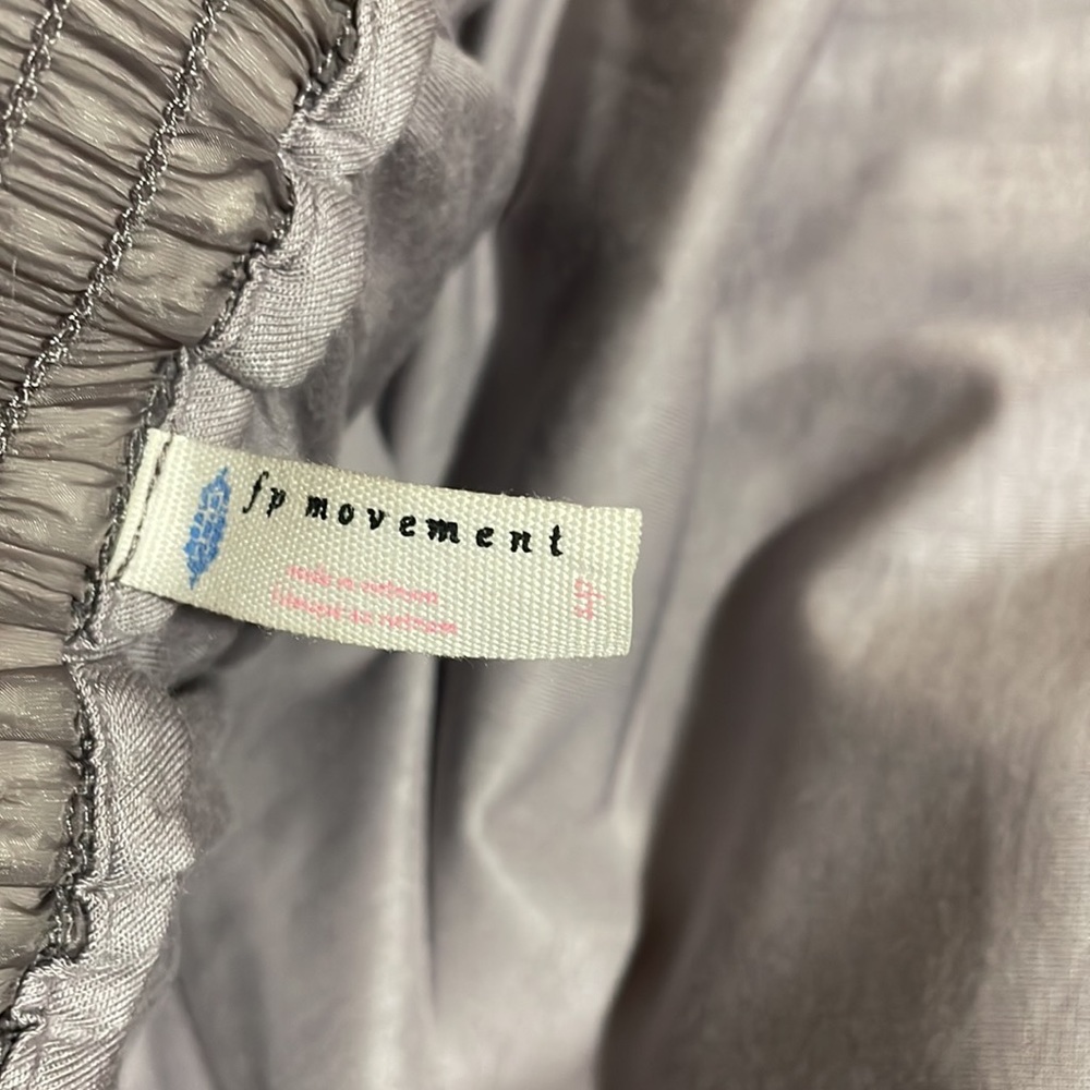Free people movement worn once for a few hours ovr leggings also have gold - Picture 13 of 14